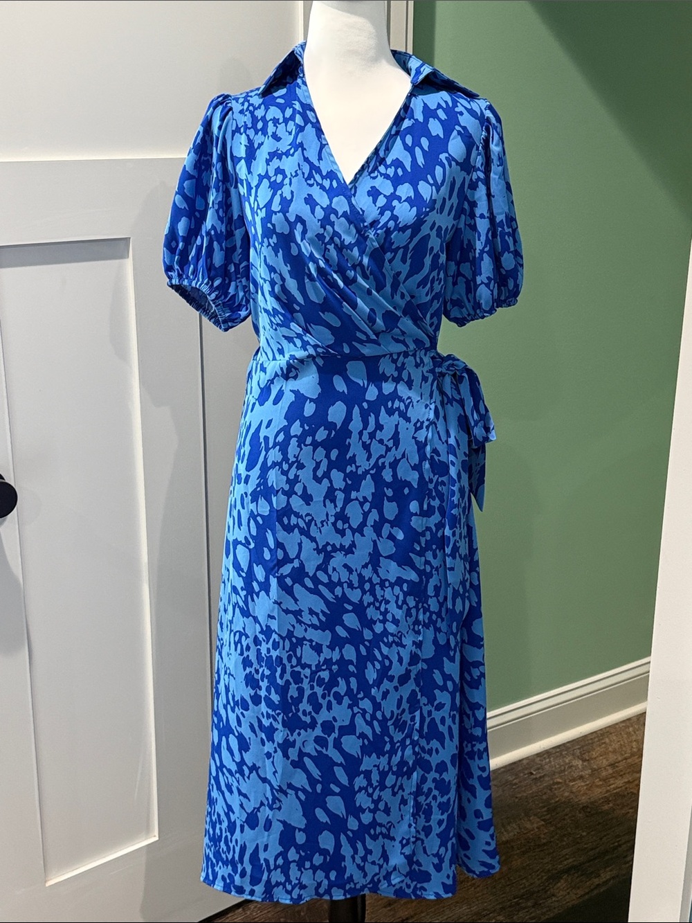 SHEIN Lune Leopard Print Wrap Around Midi Dress. Size 4